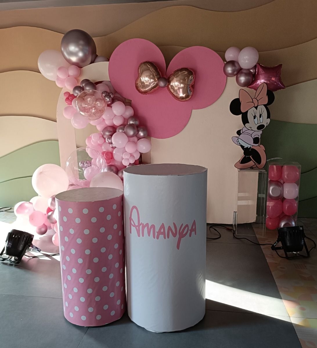 Wondrous Minnie Mouse Theme Birthday Decoration