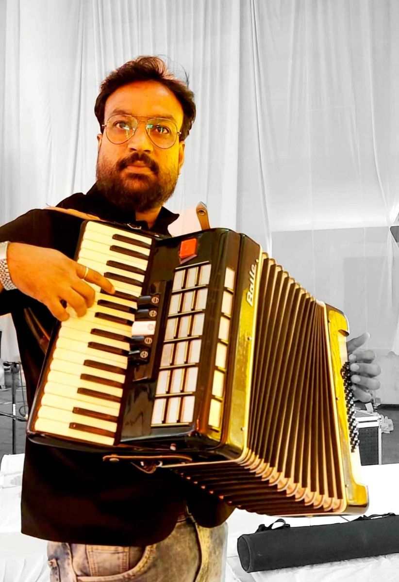 Accordion service in parties
