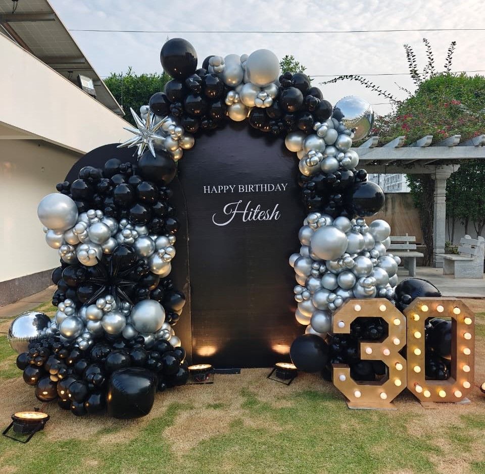 Thriving 30th Birthday Decoration