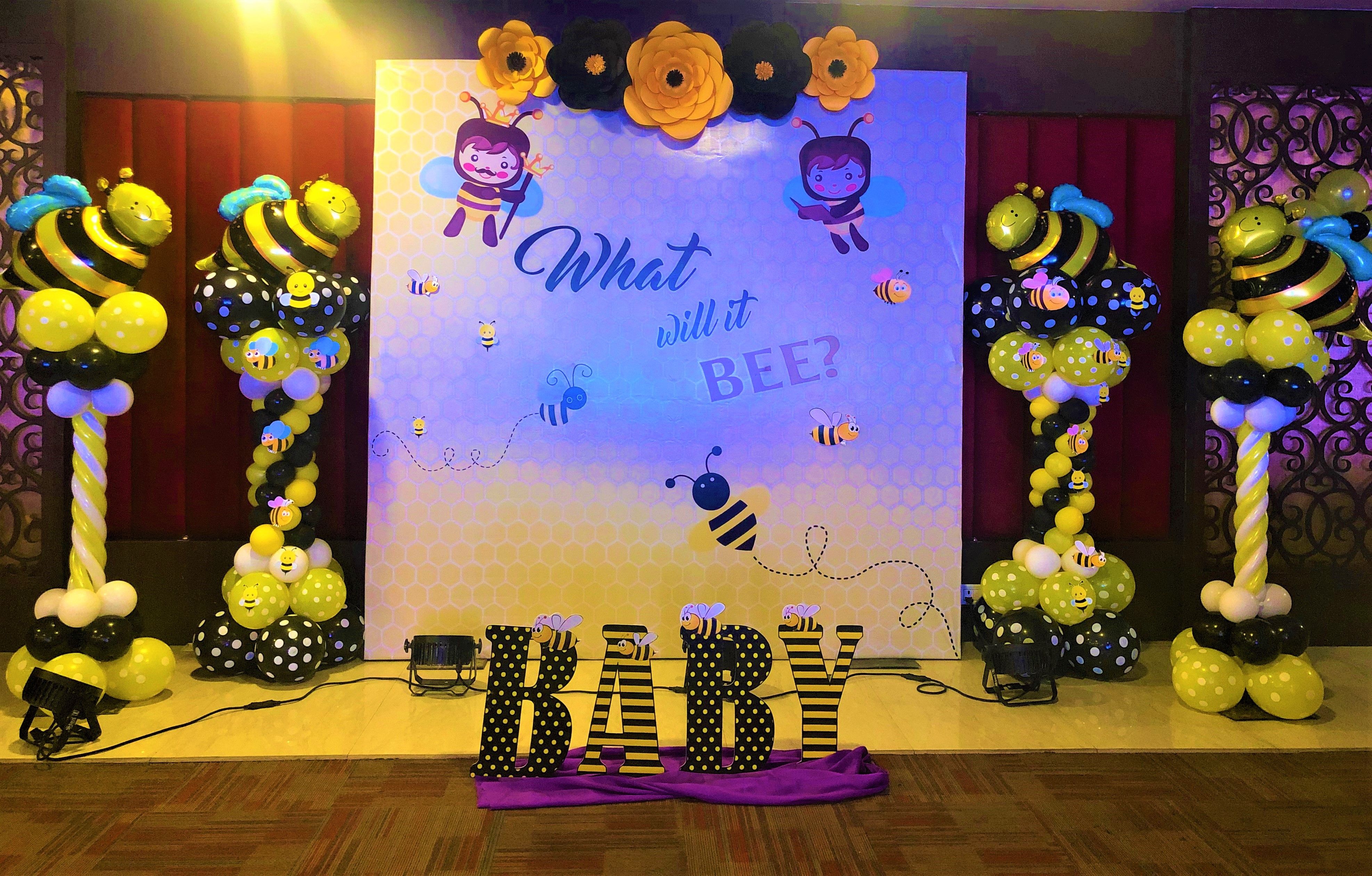 Honey bee concept flex with columns with honey bee foils and name cutout