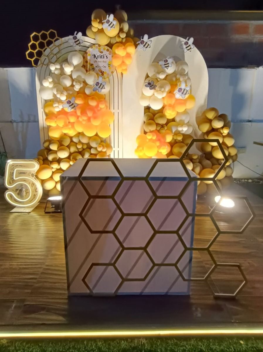 Buzzing Birthday Bash Decoration