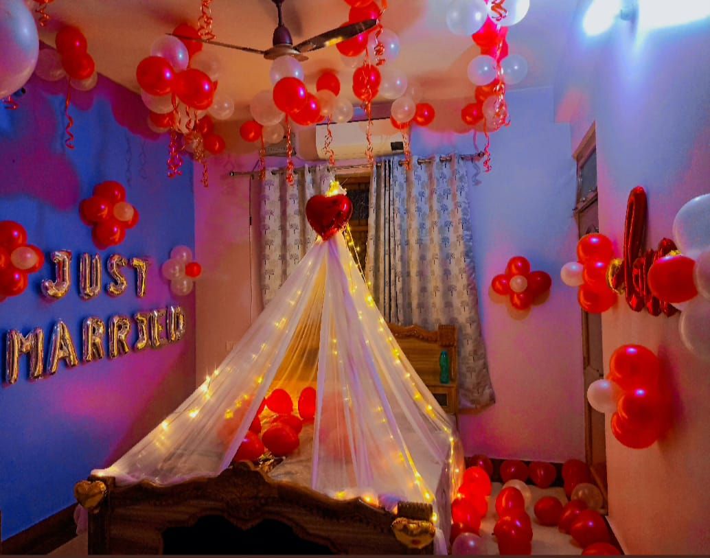 Just Married Decor With Netted Hut