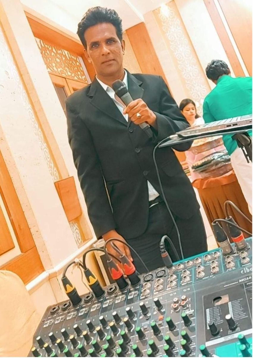 Live Karaoke Track Singers Service in parities