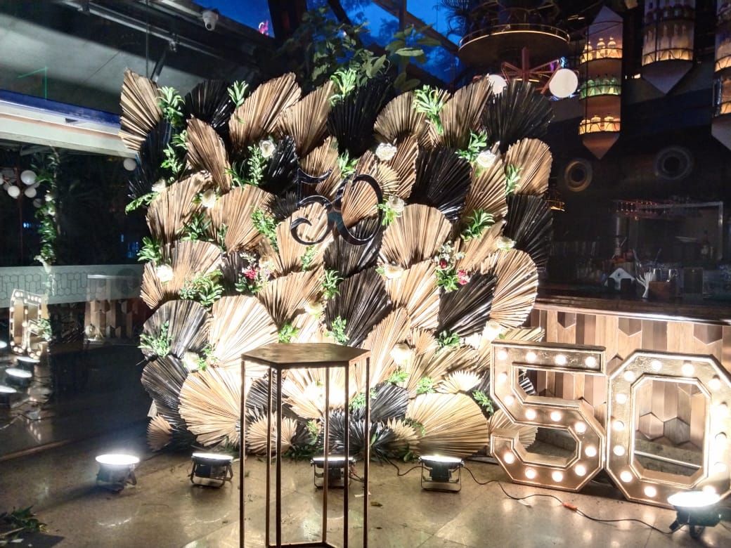 Glamorous Palm Birthday Decoration