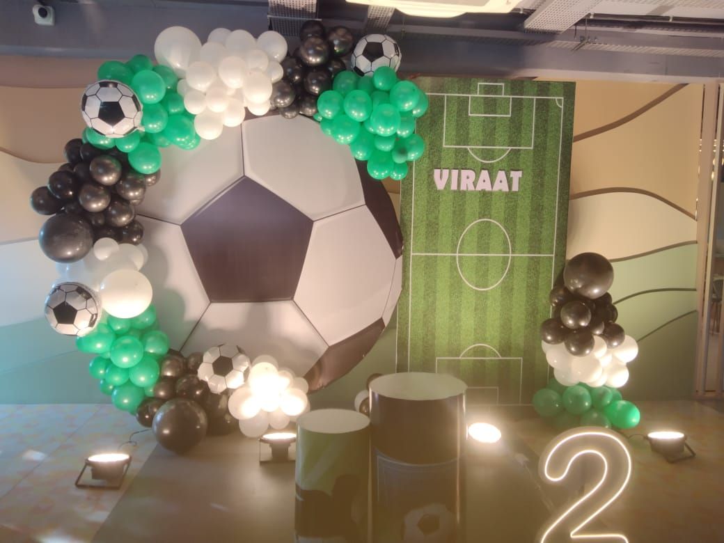 Mini Striker Celebration Decor