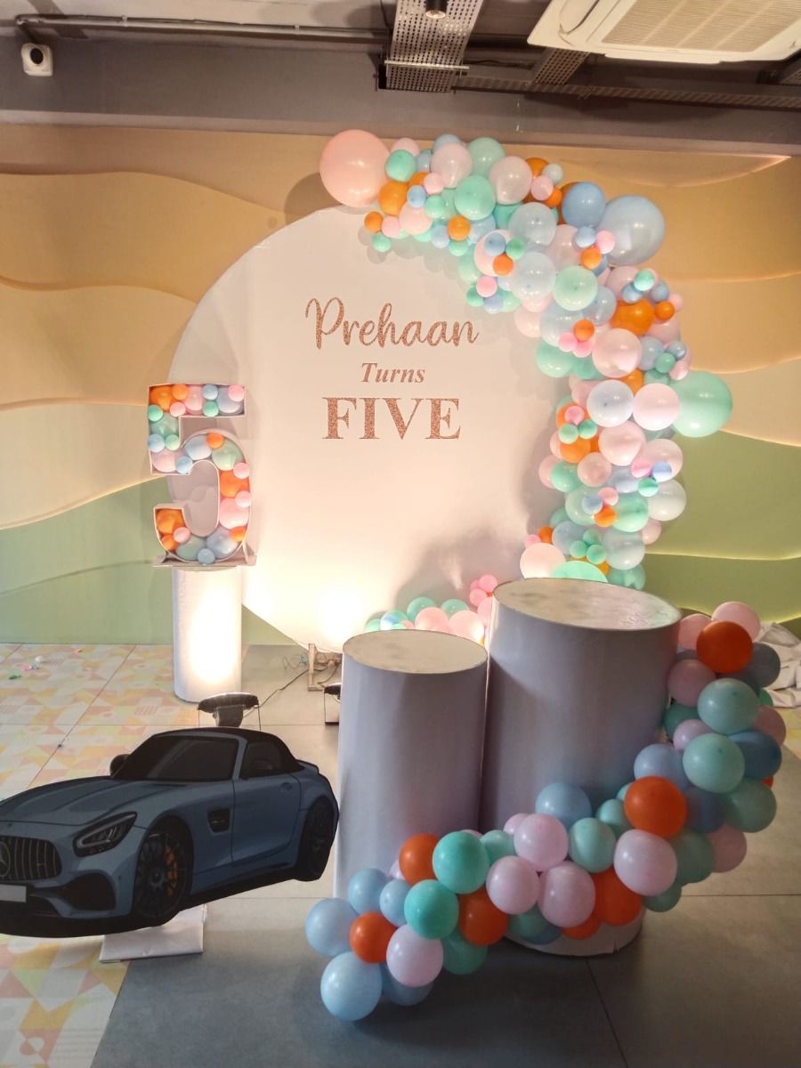 Grand Prix Lane Fiesta Decor