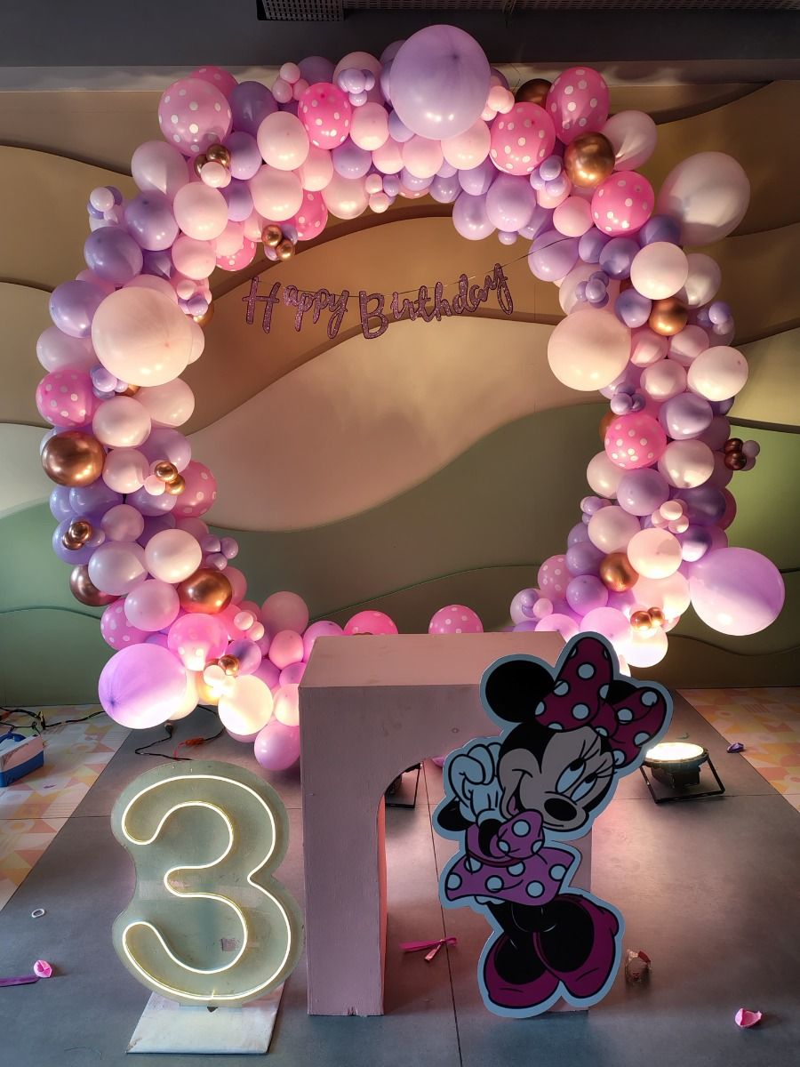 Minnie Mouse Themed Birthday Decor