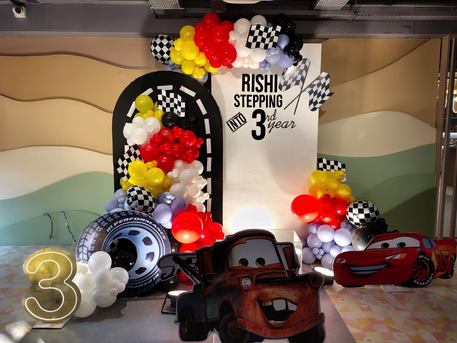 Trackside Thrills Setup