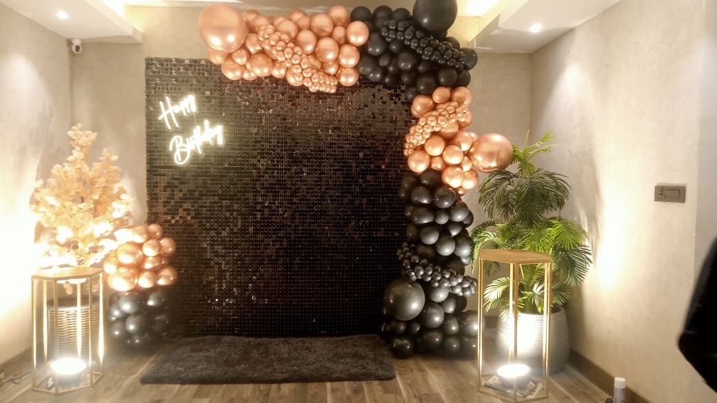 Glamorous Greeting Arch Setup
