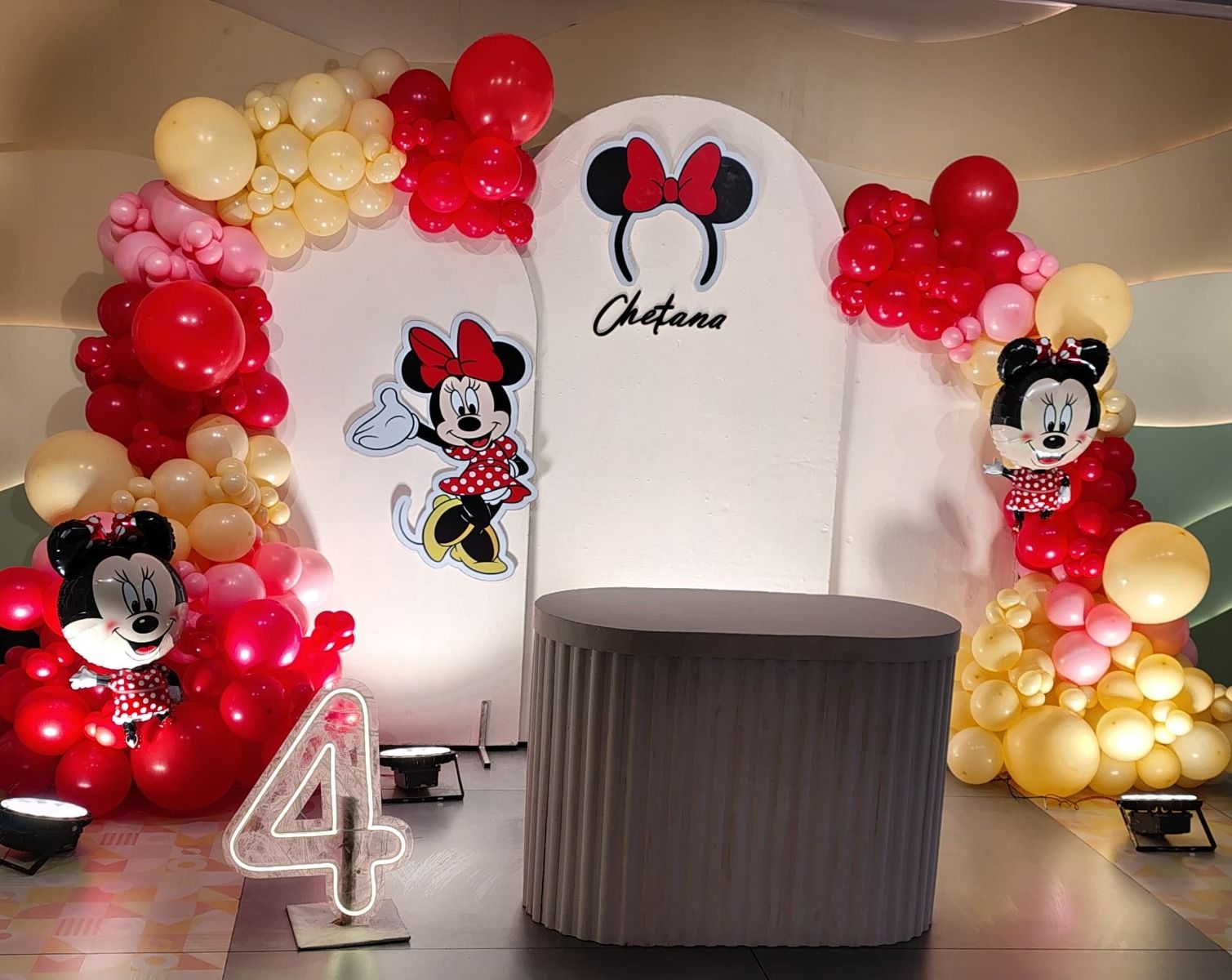 Minnie’s Bowtique Party Setup