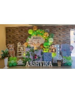 Jungle party decorations