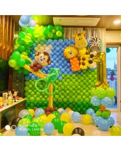 Balloon wall jungle theme with 1 number column