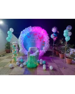 Round flex Backdrop with white balloon arch and balloon bunches
