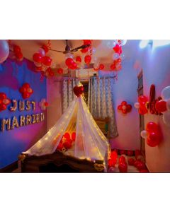 Just Married Decor With Netted Hut