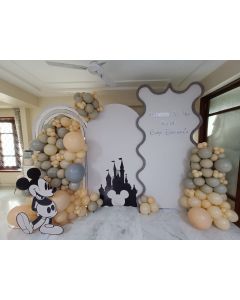 Mickey's Magical Welcome Decor