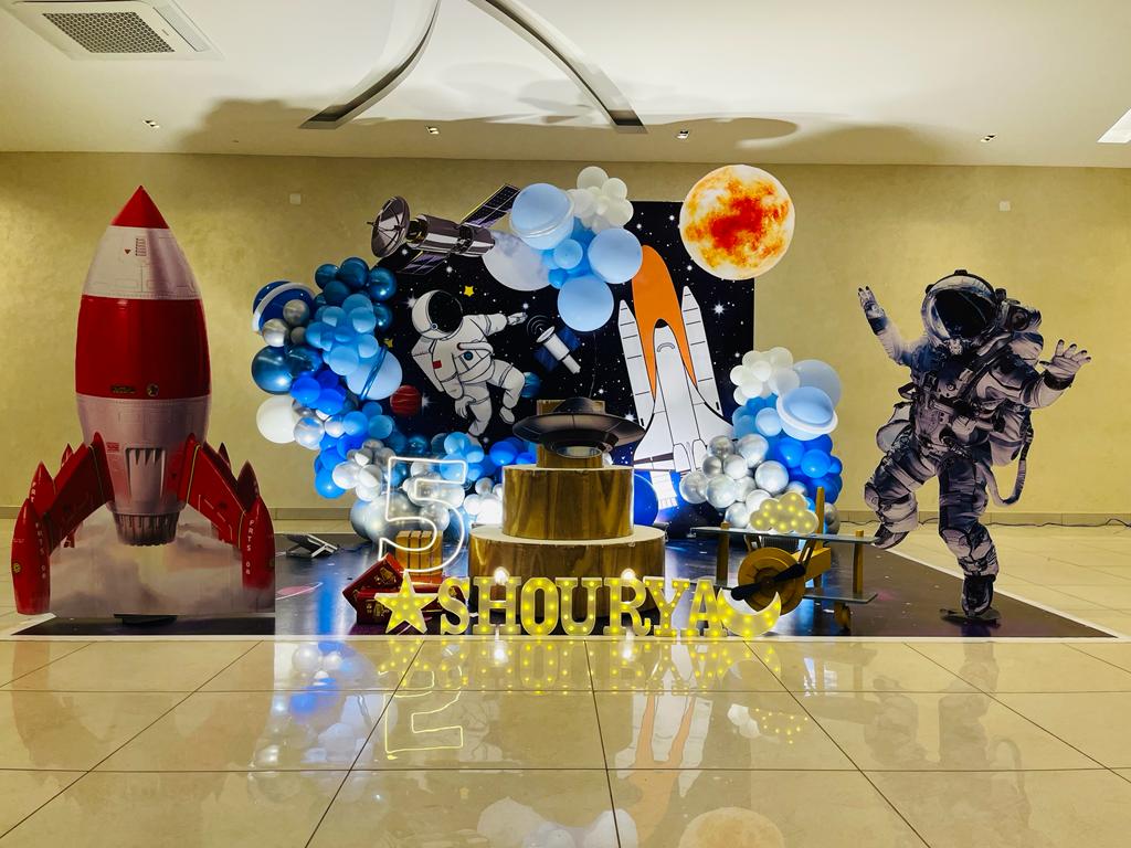 Space outlet theme decoration